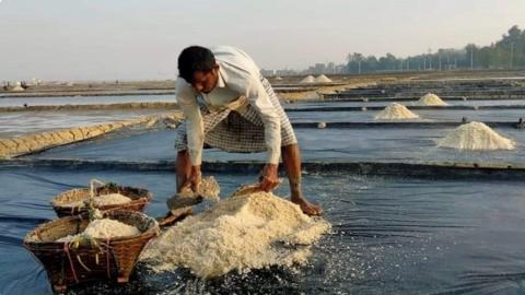salt-farmers-protest-banshkhali.jpg